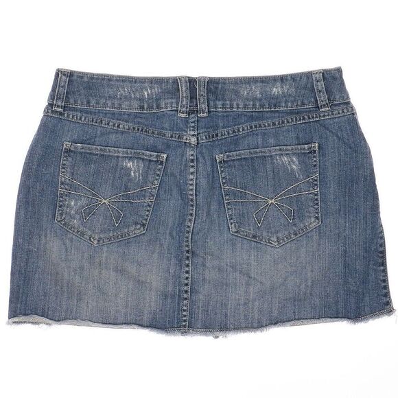 Elle Skirt Womens Size 8 Mini Blue Denim Distressed Sequin Measures 31 x 14 - Picture 2 of 8